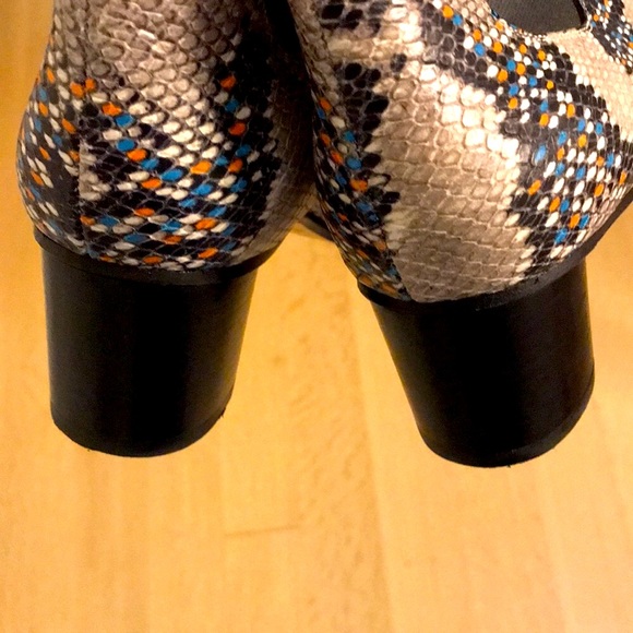 ISABEL MARANT ANKLE BOOTS IN SNAKE PRINT - Picture 4 of 6